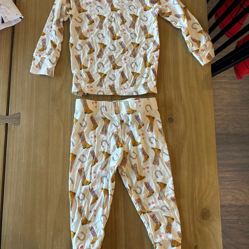 Charming Giraffe Print Kids Pajama Set
